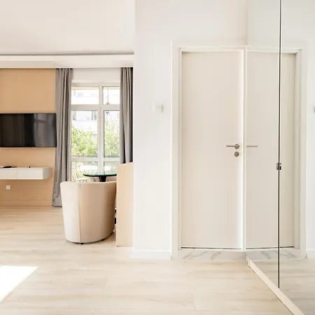 Piccolo By Citybookings Aparthotel