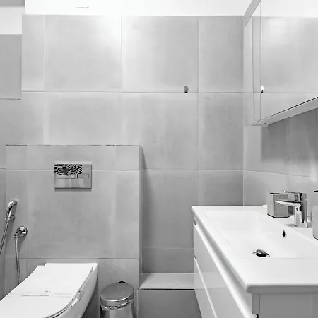 Piccolo By Citybookings Aparthotel