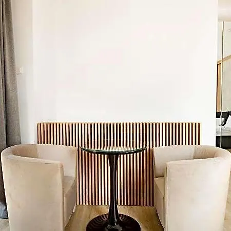 Piccolo By Citybookings